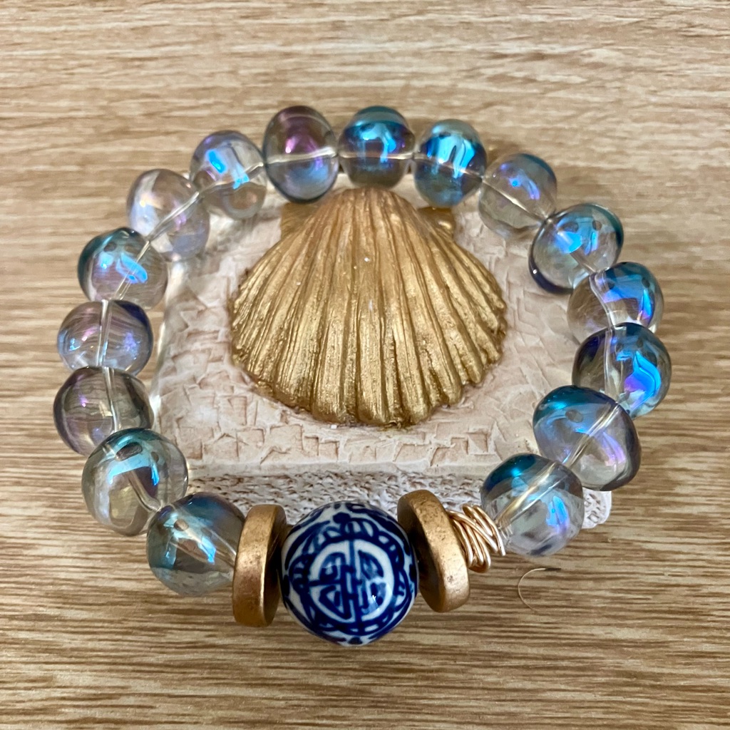 New Handmade Boutique Gold Tone Wire Wrapped Chinoiserie Iridescent Bracelet M